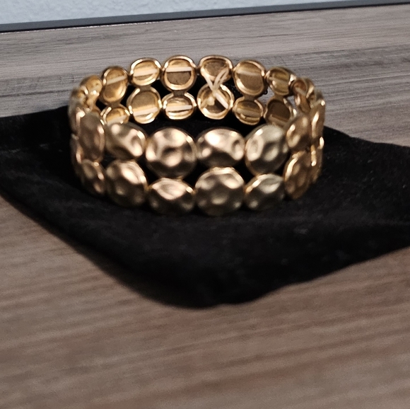 Hammered Gold Stretchy Braclet - Picture 2 of 4